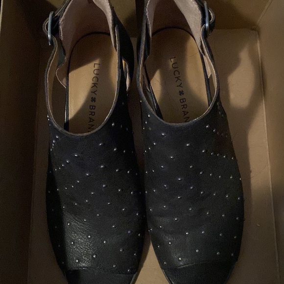 Lucky Cut-out booties - Picture 2 of 3